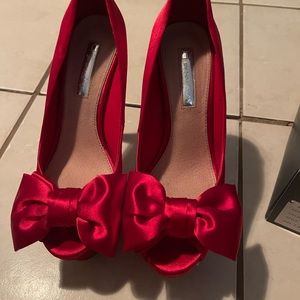 Red bow heels